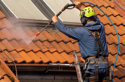 Démoussage et hydrofuge de toiture à Vazerac